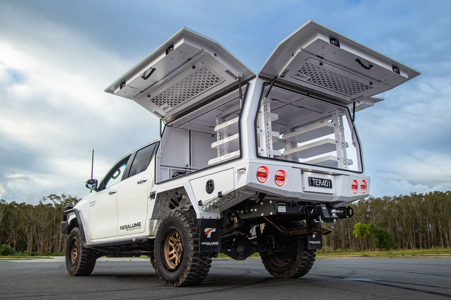 TERA-Hilux-1800x1200(2).jpg