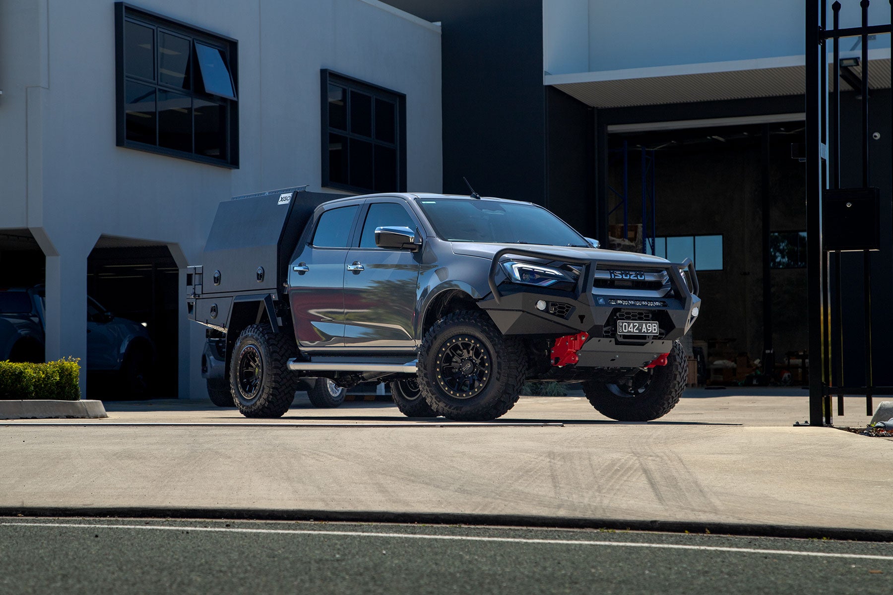 Teralume-Industries-ISUZU-Dmax-ServiceBody1800x1200.jpg