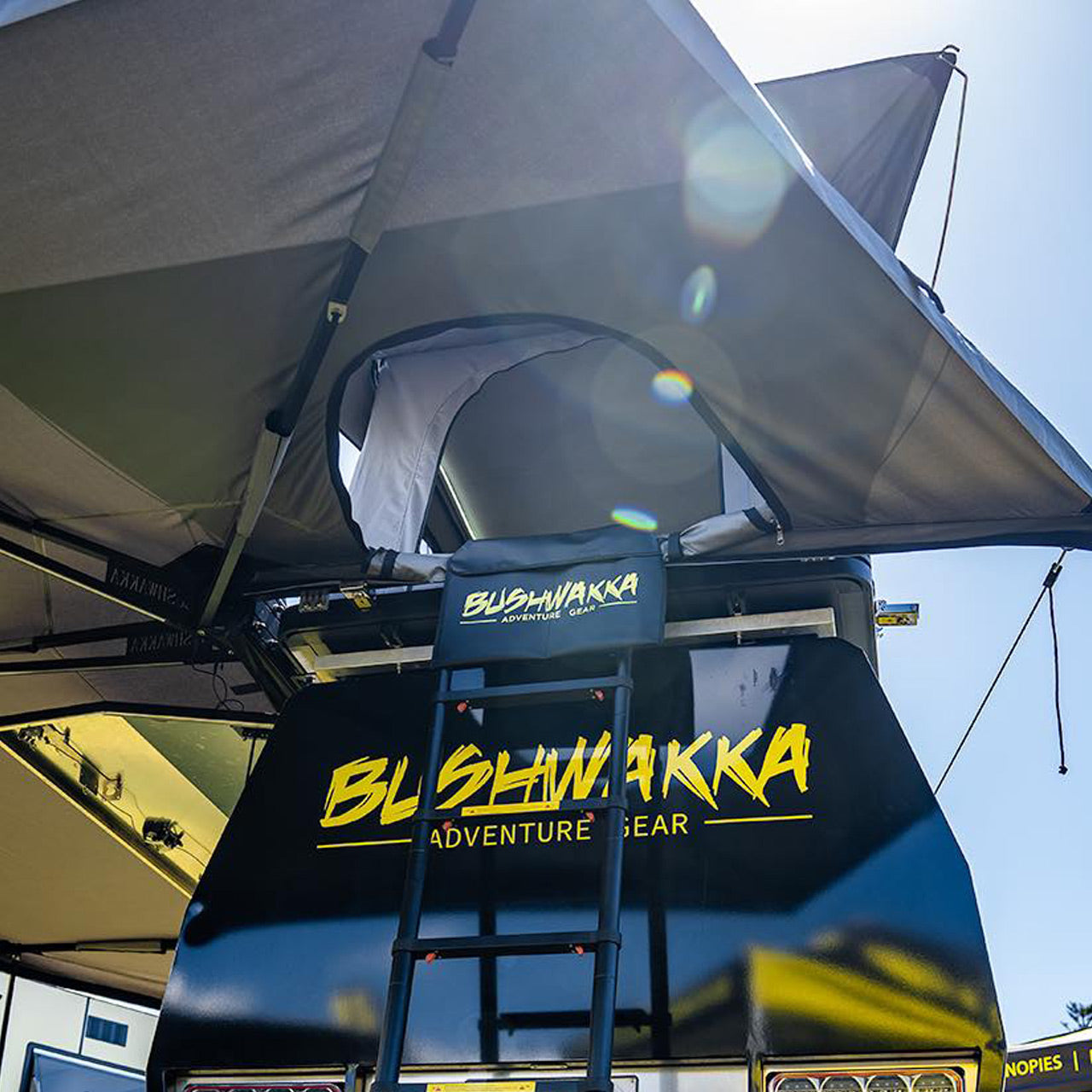 Bushwakka Extreme Darkness with D-Zip Awning